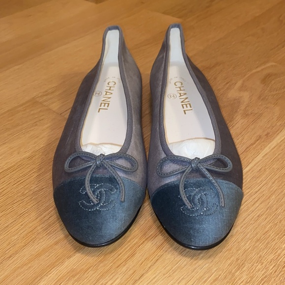 Authentic Brand New Chanel Velvet Ballet Flats - Picture 2 of 7